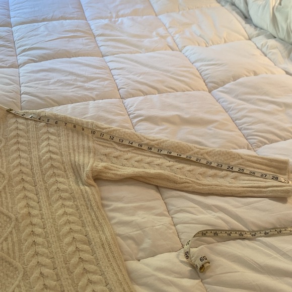 Yummy Sweater Co Oversized chunky cable knit sweater size XS cream color - Picture 10 of 11